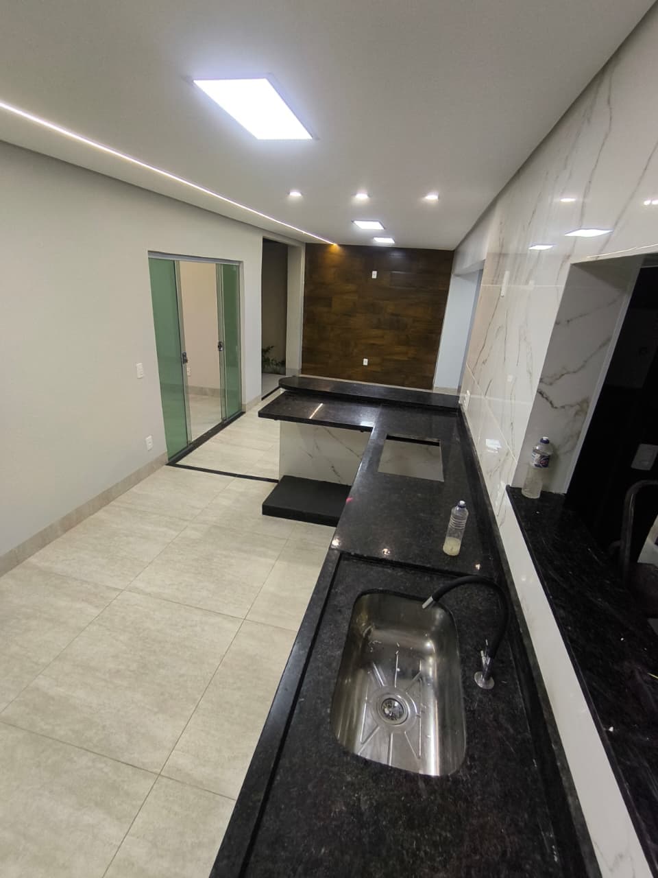 Vendo sobrado com área comercial na frente setor Itamaracá Goiânia