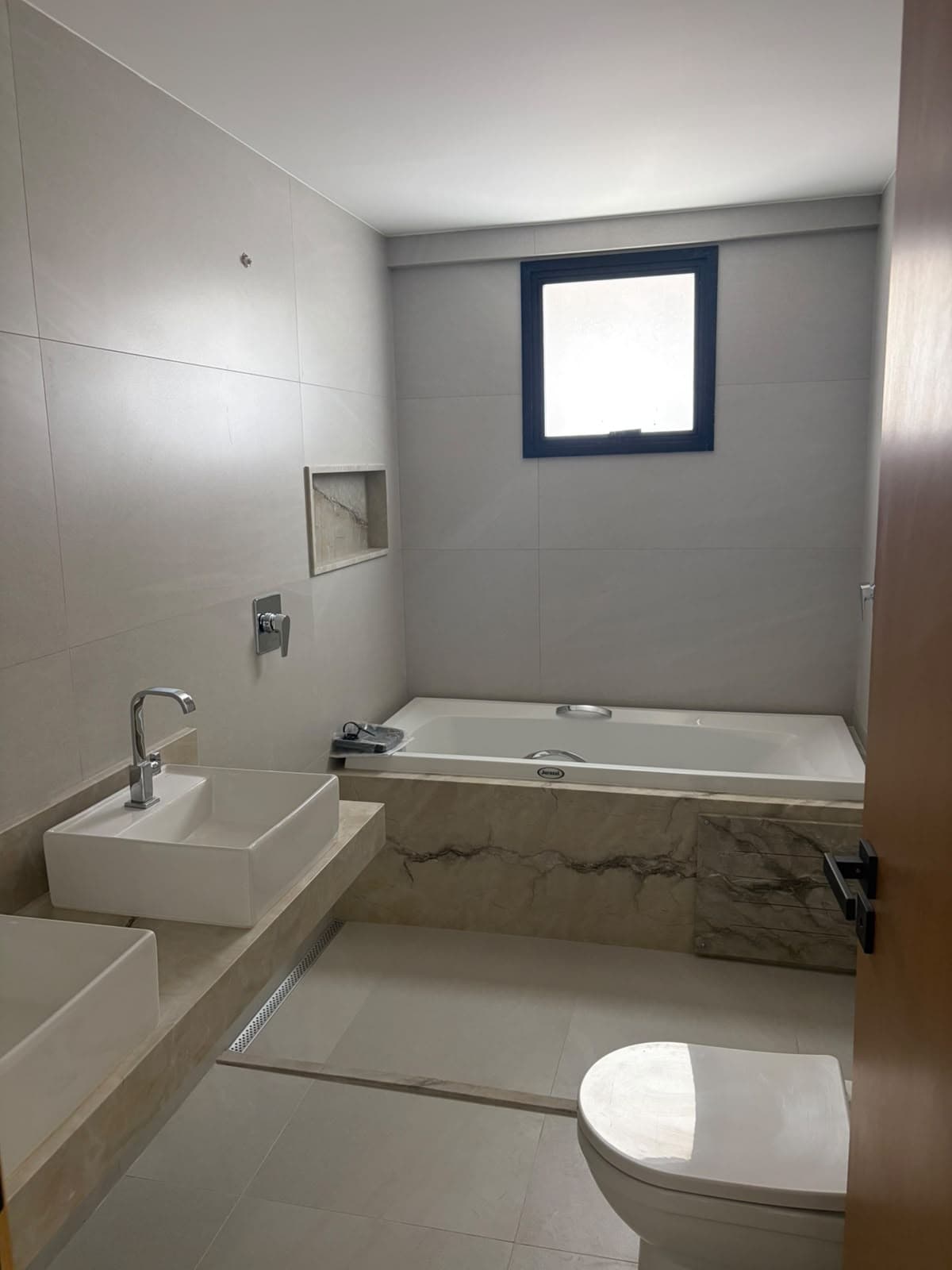 APARTAMENTO QUASAR FLAMBOYANT EM FRENTE AO PARQUE