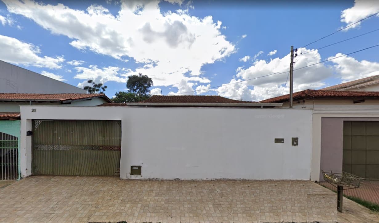 CASA Á VENDA NO JUNDIAÍ - 3 QUARTOS 417m DE TERRENO