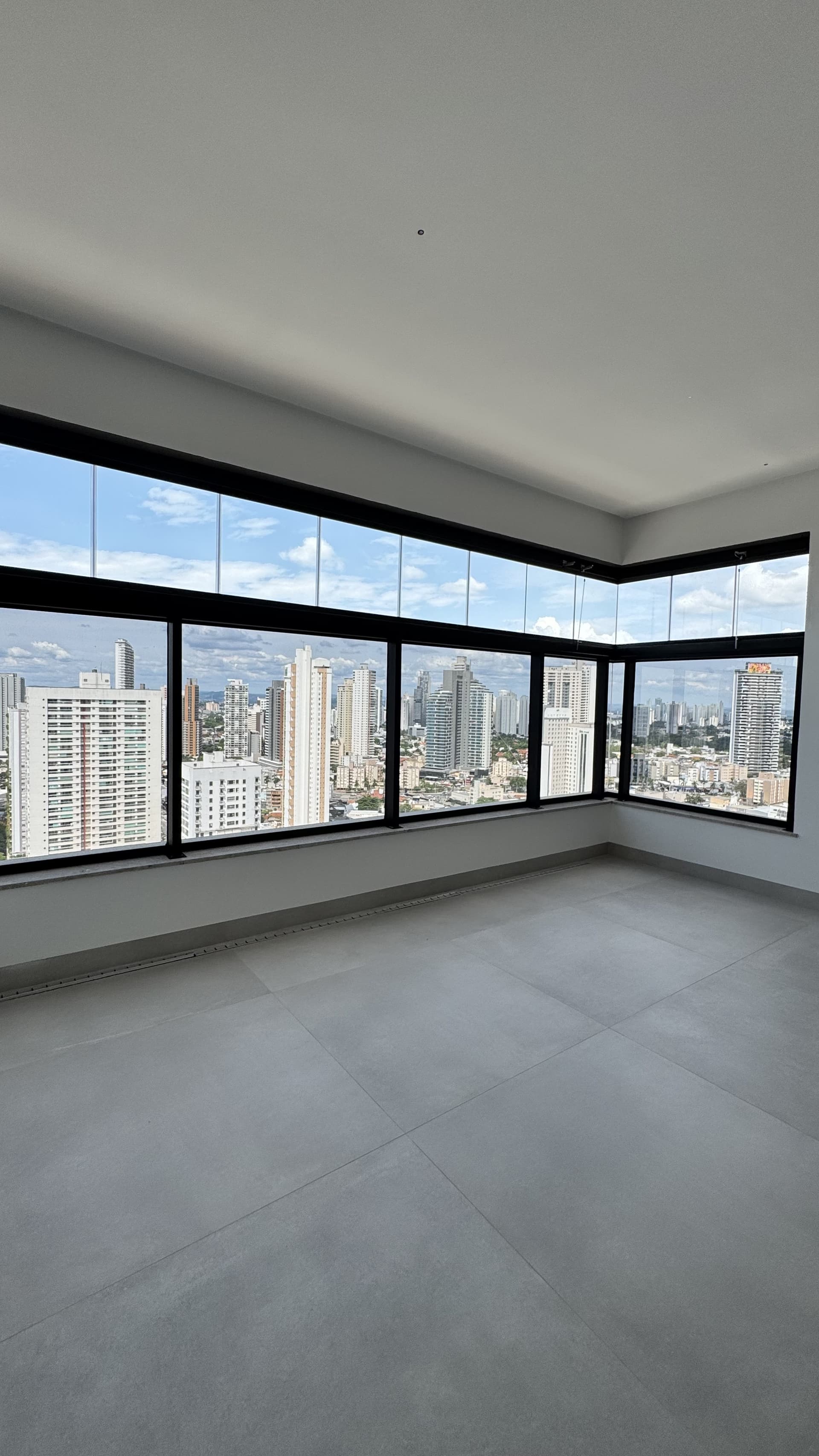 Apartamento de 3 suítes no setor Bueno - Casa Brasileira