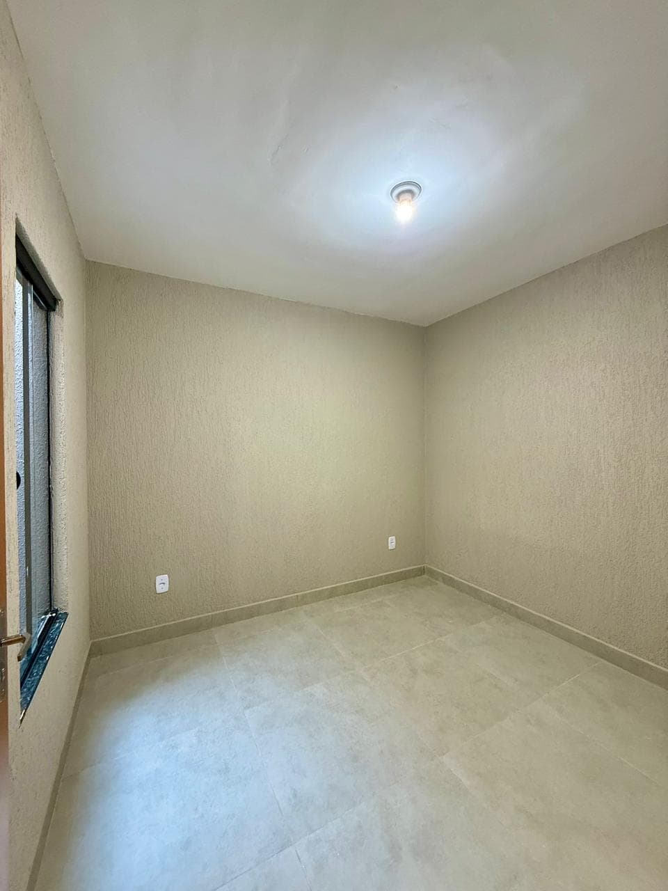 Linda casa em Trindade - 8 mil de entrada