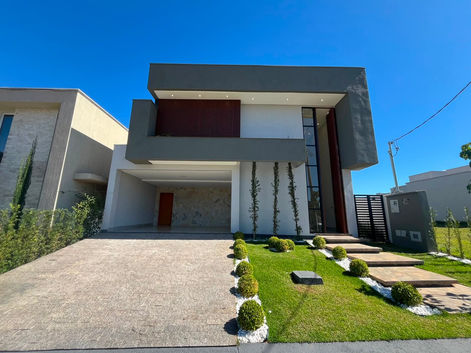 Sobrado no Jardins Bolonha Senador Canedo - 183m²