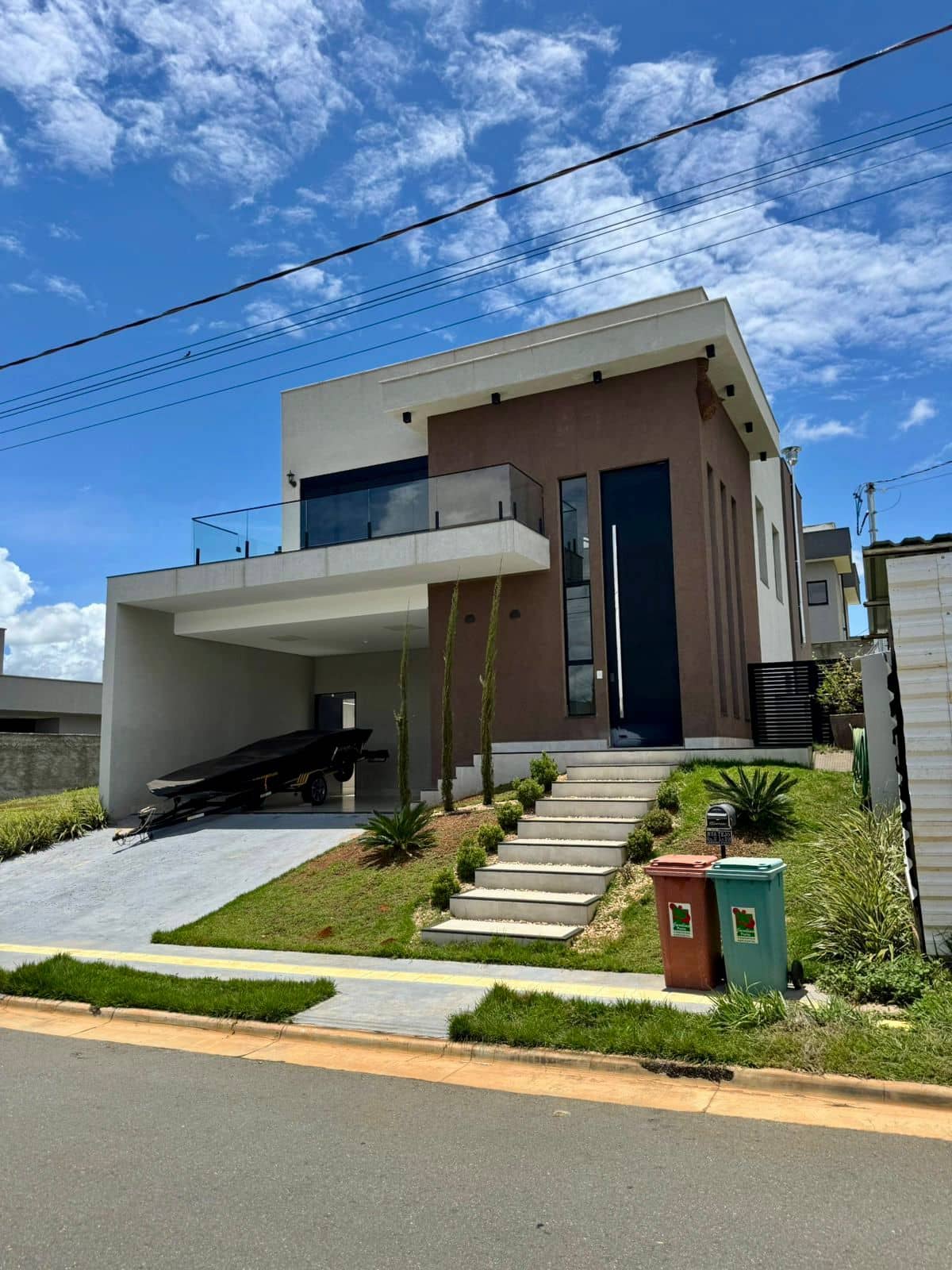 Sobrado Jardins Porto Senador Canedo - 233m²
