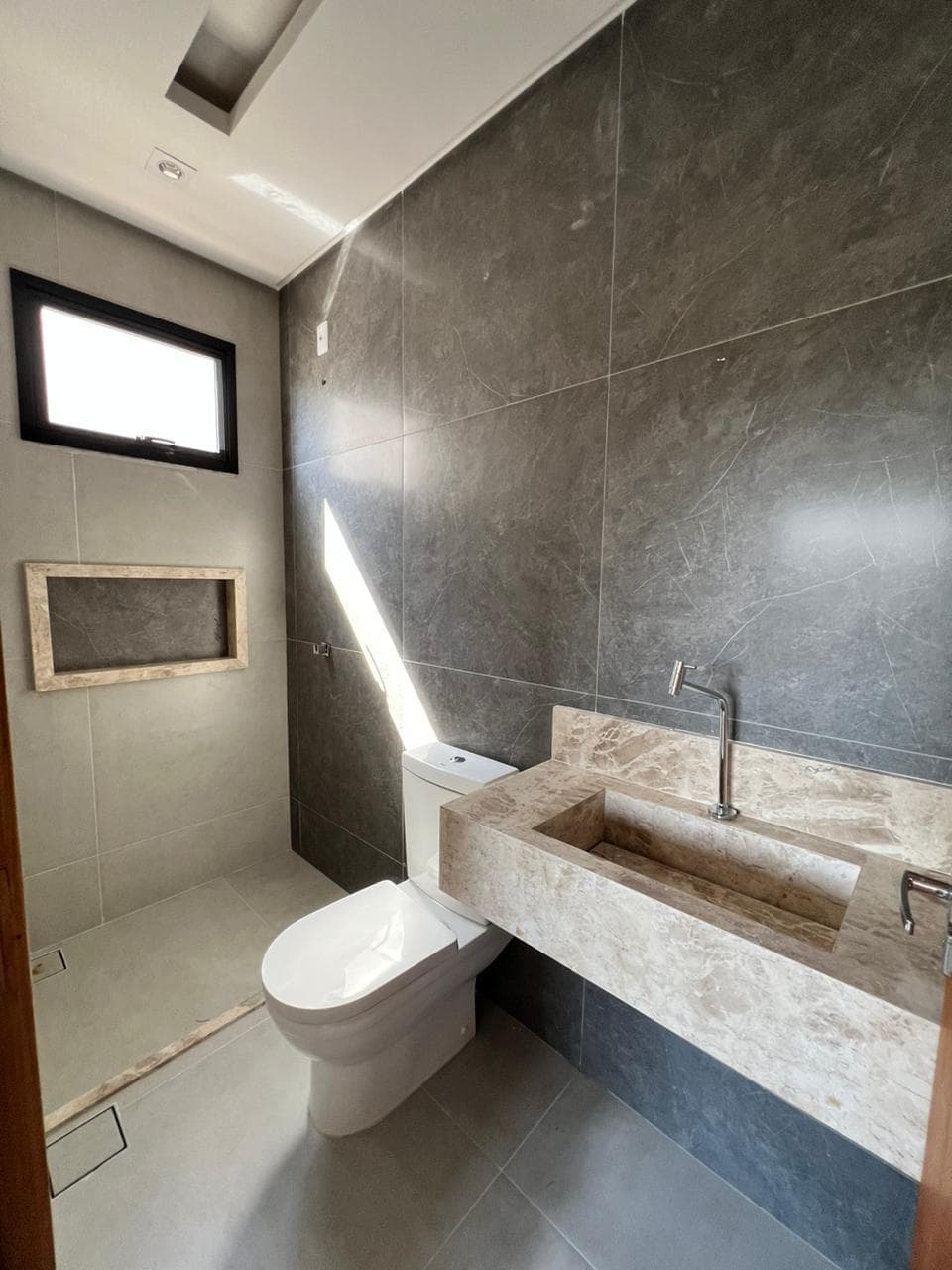 SOBRADO NOVO 3 SUITES JARDINS BOLONHA