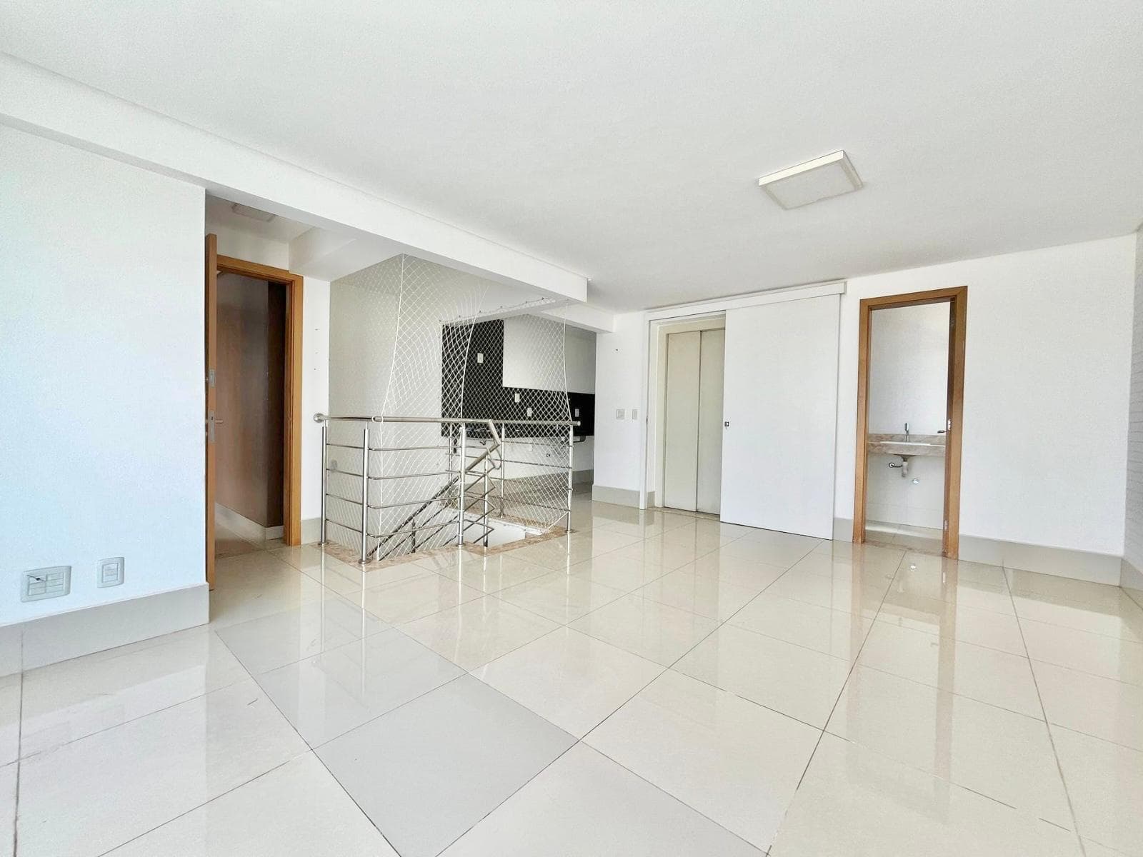 COBERTURA TRIPLEX 4 SUÍTES -SETOR MARISTA