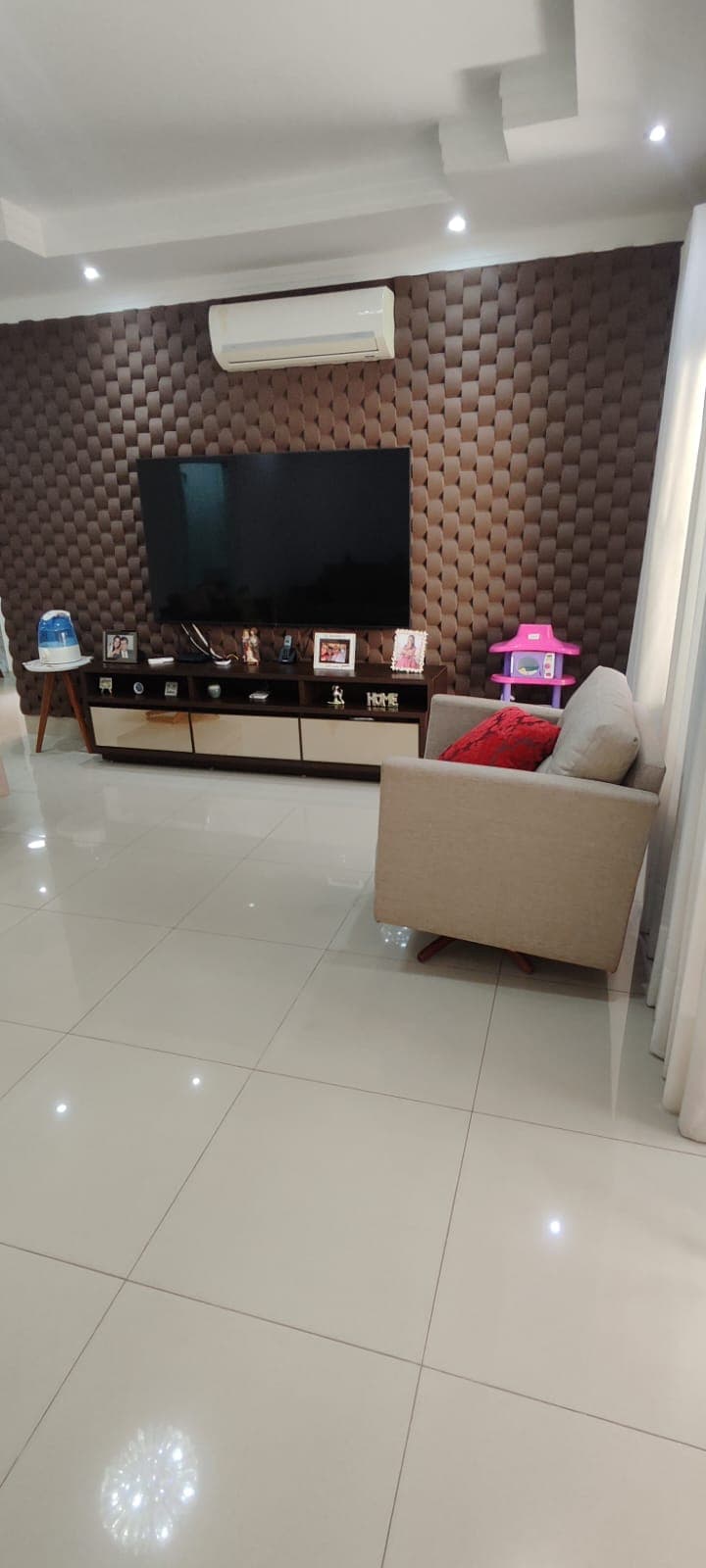 Sobrado 3 suítes com piscina , espaço gourmet e salas comerciais separados do imovel principal fino acabamento