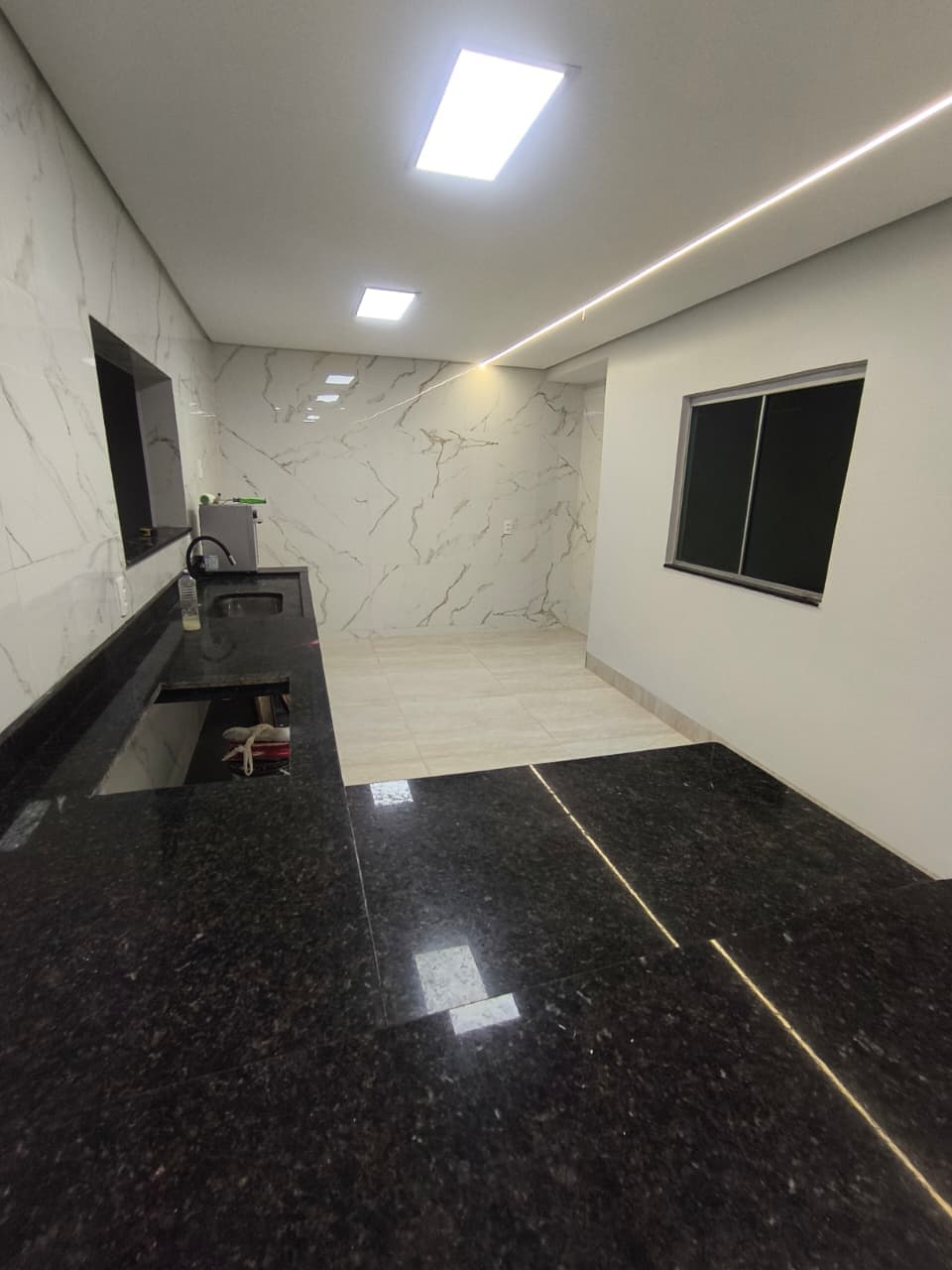 Vendo sobrado com área comercial na frente setor Itamaracá Goiânia