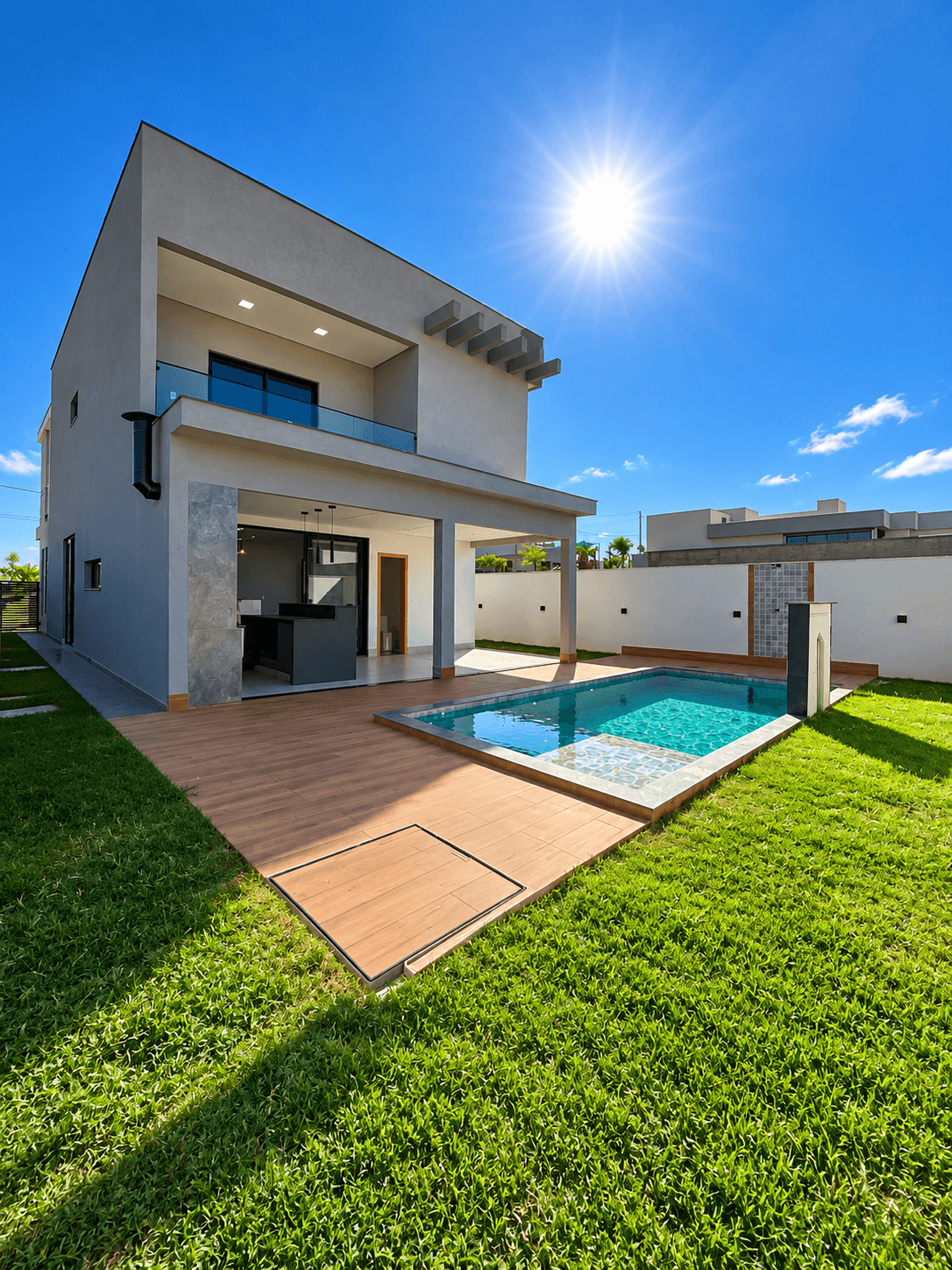 Sobrado de Alto Padrão com 4 Suítes, Piscina e Espaço Gourmet no Jardins Nápoles