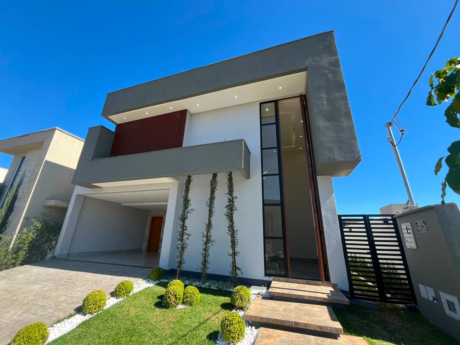Sobrado no Jardins Bolonha Senador Canedo - 183m²