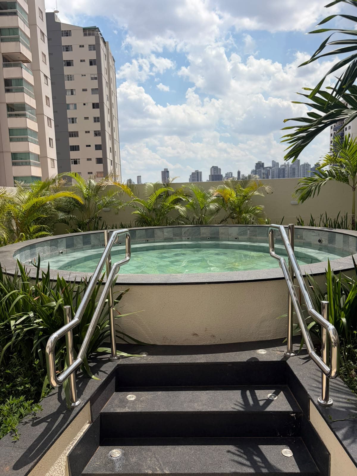 APARTAMENTO QUASAR FLAMBOYANT EM FRENTE AO PARQUE