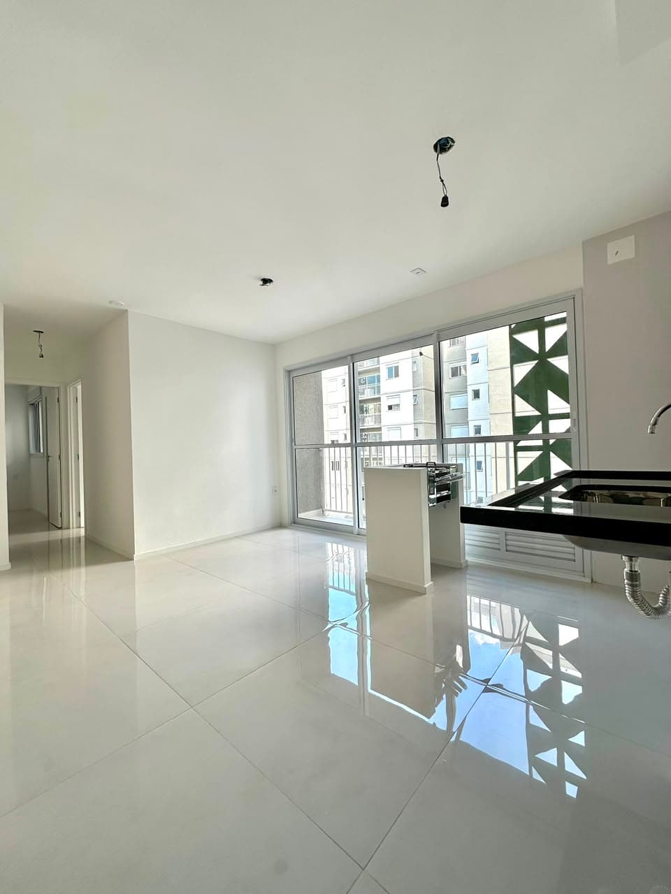 Apatamento no Bueno prox. ao Pq. Vaca Brava - 2/4 sendo 1 suite, nascente - Andar alto