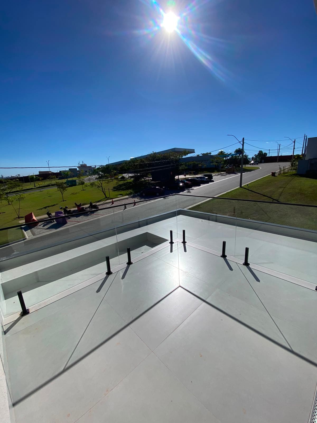 Sobrado de Alto Padrão com 4 Suítes, Piscina e Espaço Gourmet no Jardins Nápoles