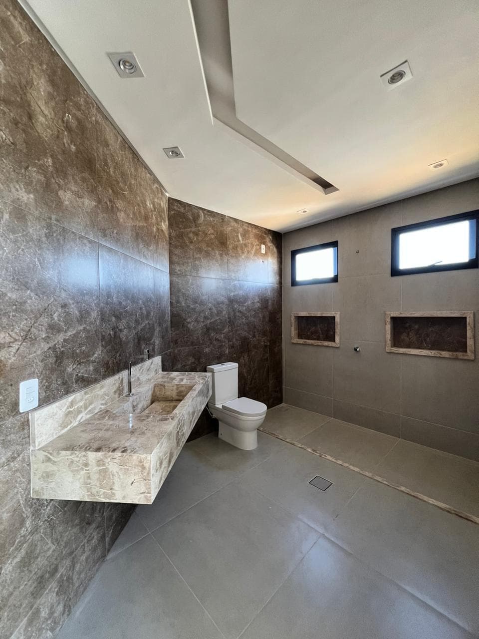 SOBRADO NOVO 3 SUITES JARDINS BOLONHA