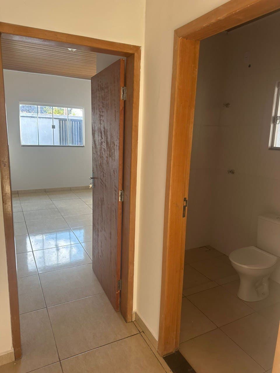 IMPERDÍVEL Casa 2 Quartos (1 suíte), Financiável, Próximo a Goiânia
