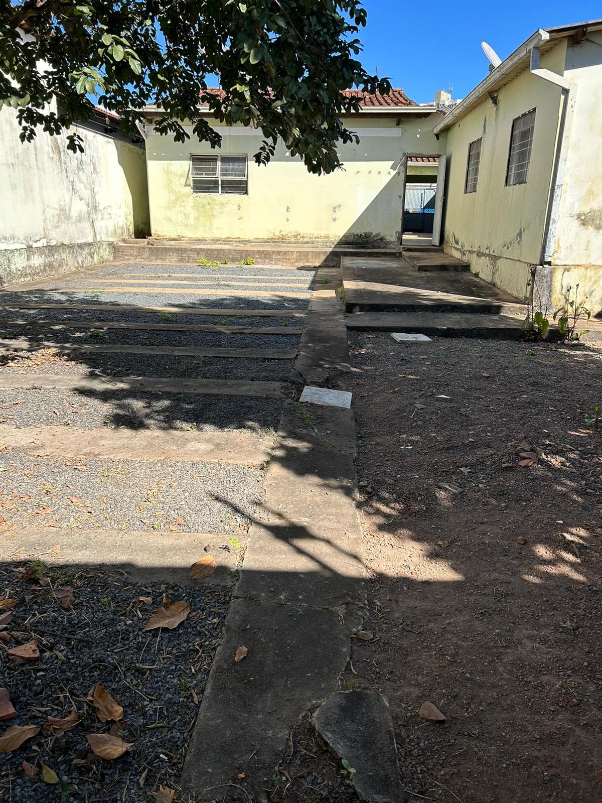 CASA Á VENDA NO JUNDIAÍ - 3 QUARTOS 417m DE TERRENO