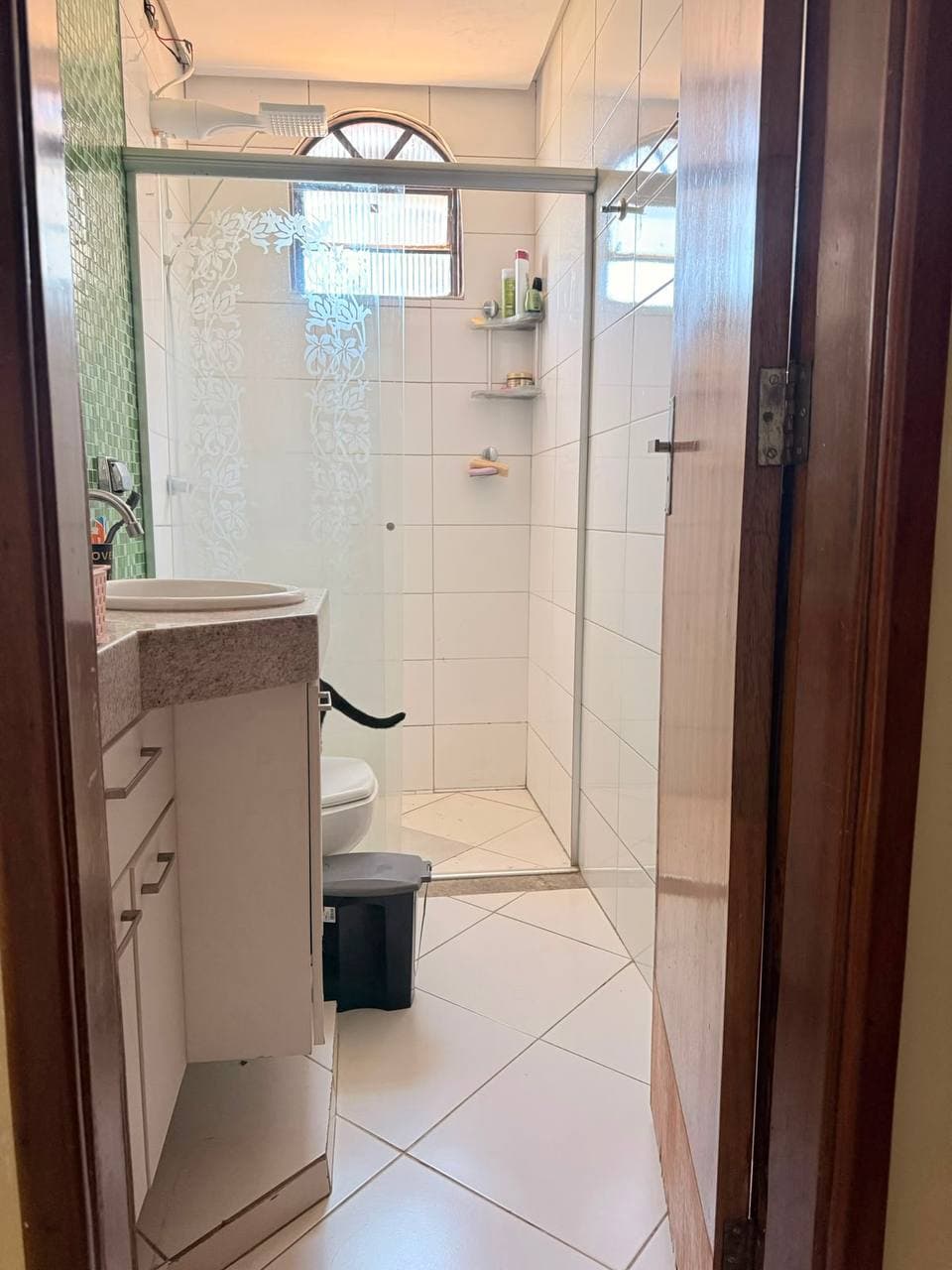 OPORTUNIDADE IMPERDÍVEL! CASA ESPAÇOSA COM ÁREA DE LAZER NO JARDIM NOVA ERA A 5 MINUTOS DO BURITI SHOPPING! ✨🔑