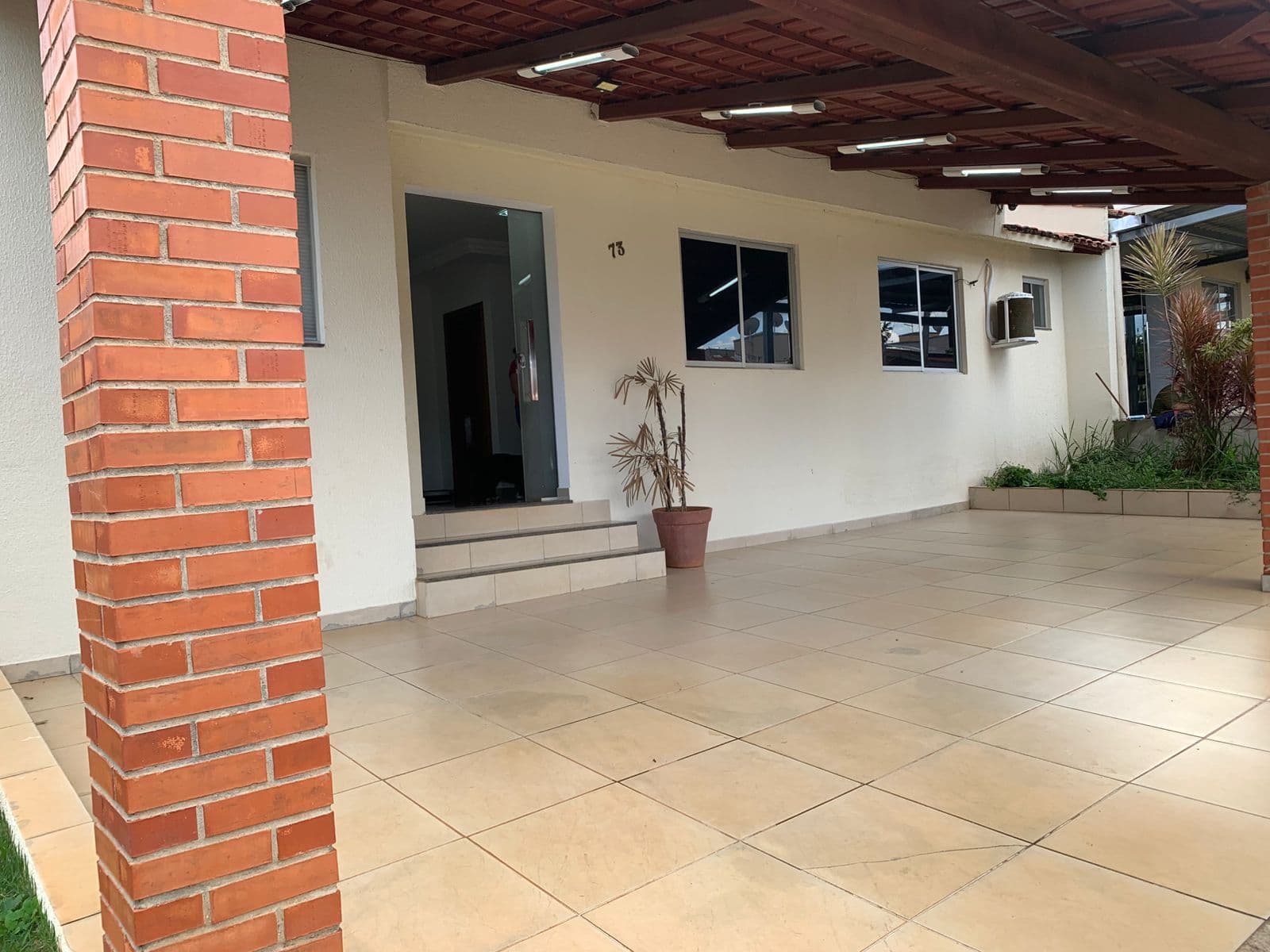 Casa de esquina em condomínio região noroeste Bosque dos Buritis 200m²