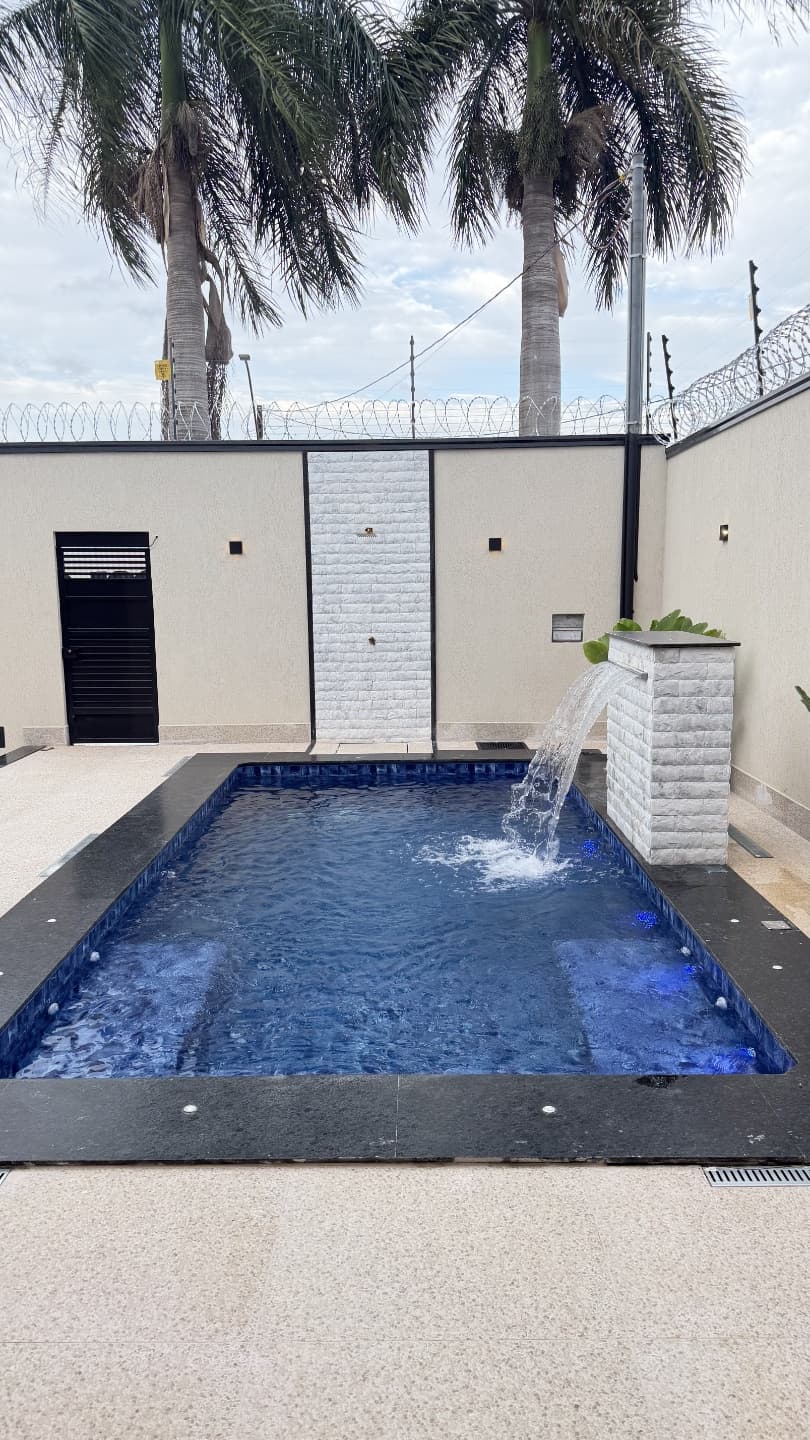 Linda Casa com quatro quartos piscina nova localização estratégica no Parque Amazonas