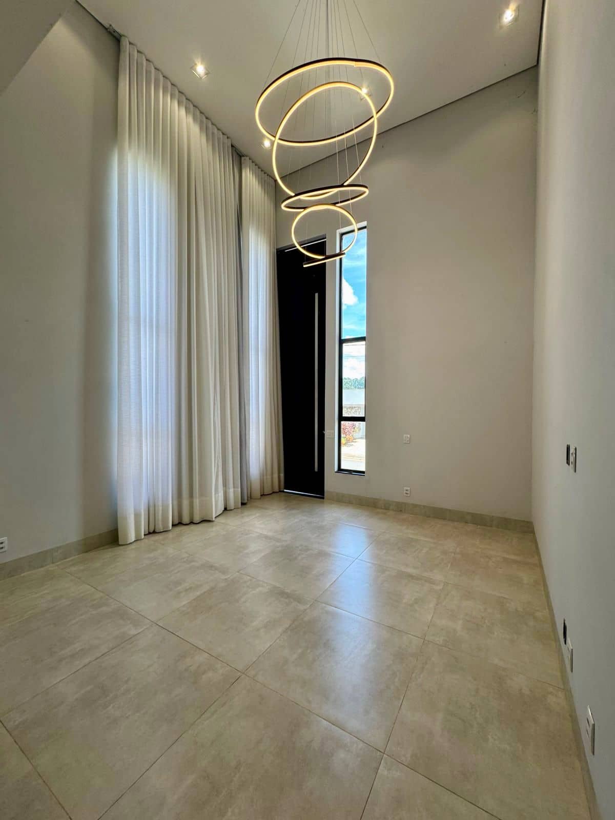 Sobrado Jardins Porto Senador Canedo - 233m²