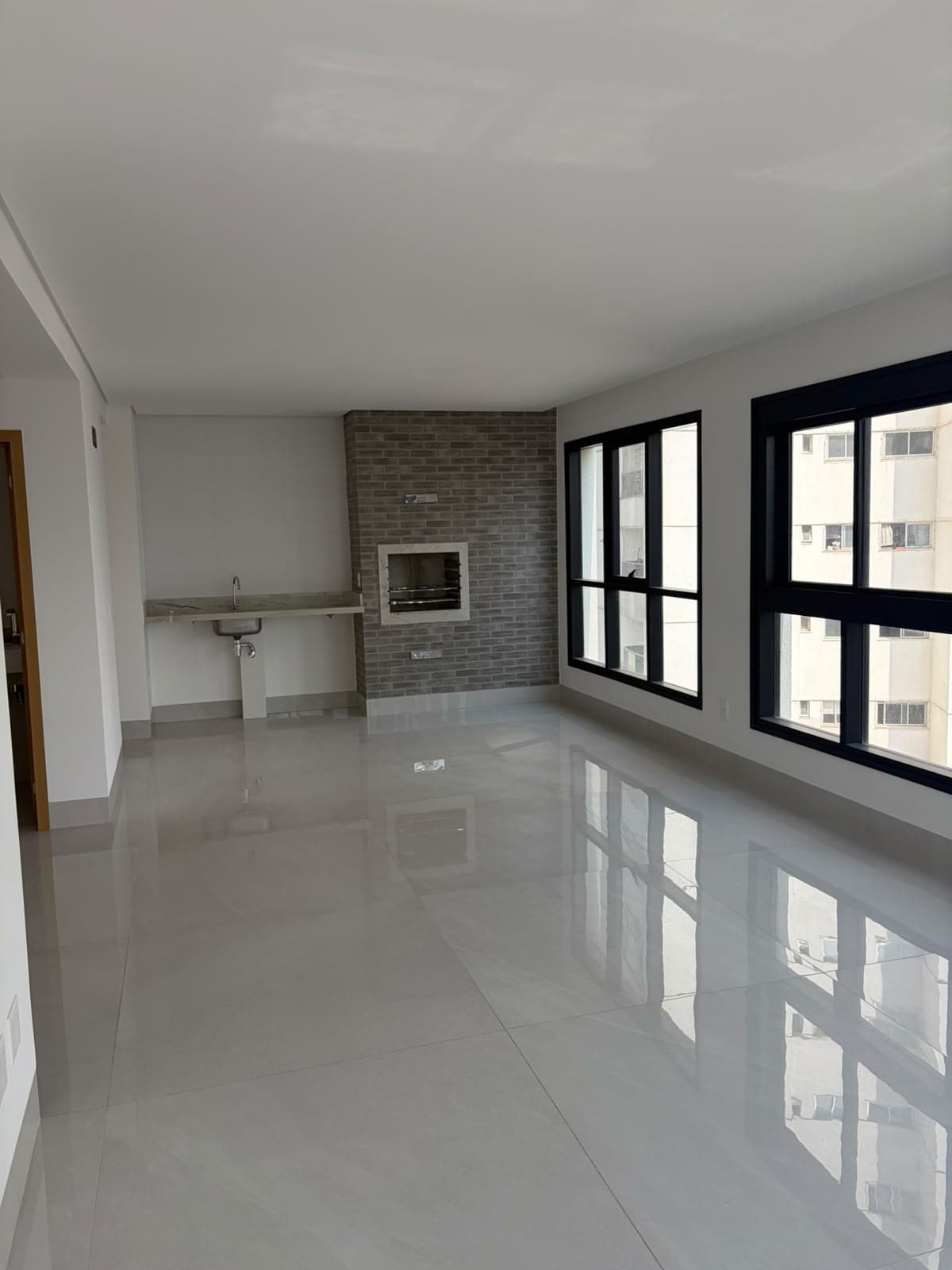 APARTAMENTO QUASAR FLAMBOYANT EM FRENTE AO PARQUE