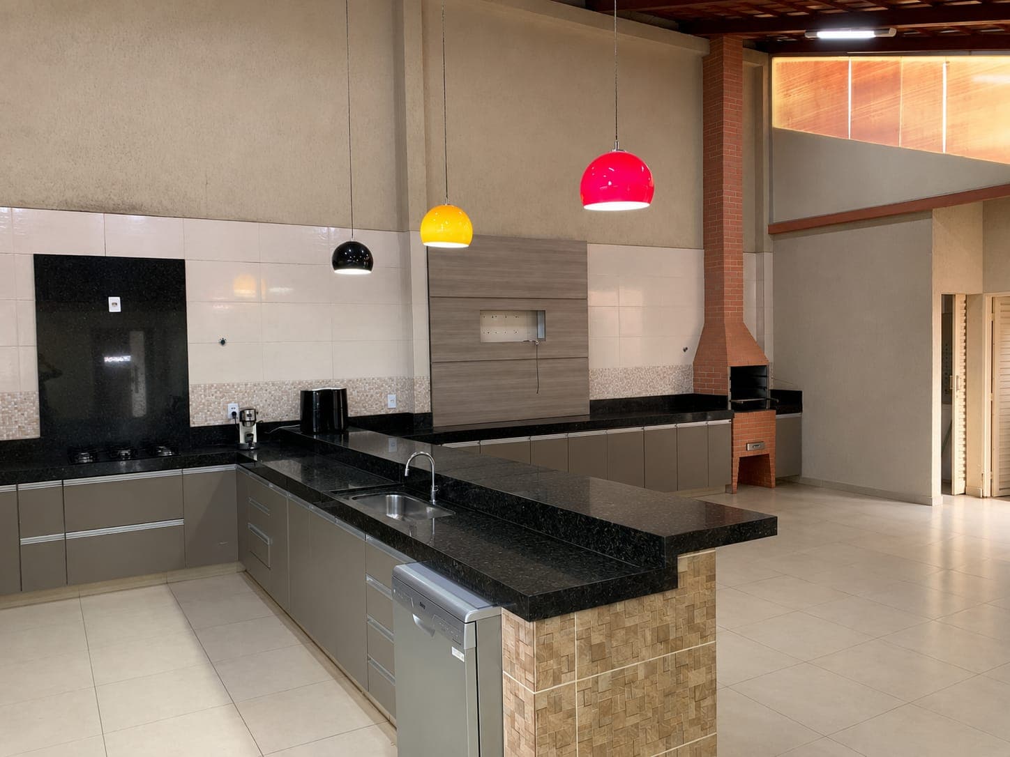 Casa de esquina em condomínio região noroeste Bosque dos Buritis 200m²