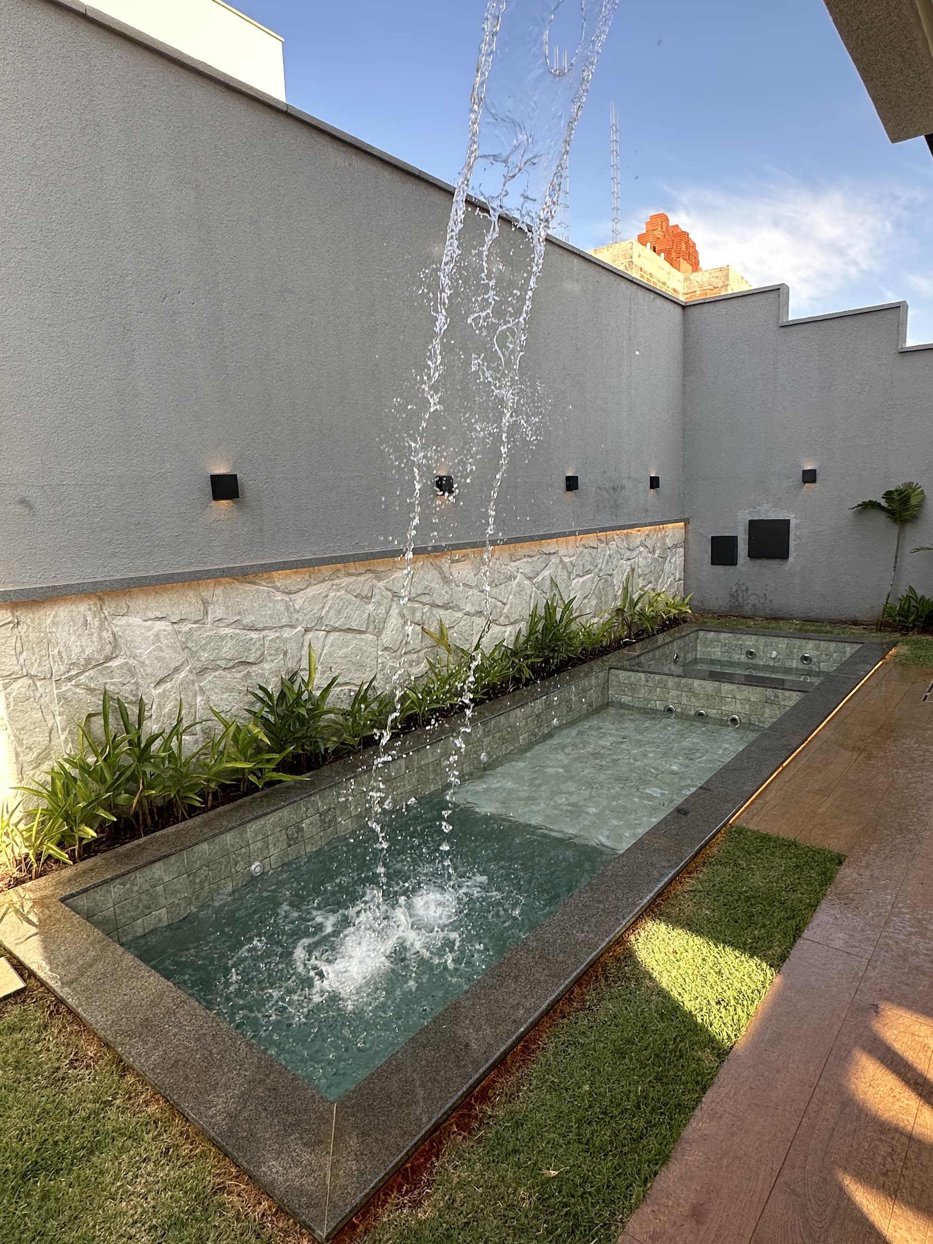 Lindo Sobrado Jardins Capri 4 suítes plenas uma térrea