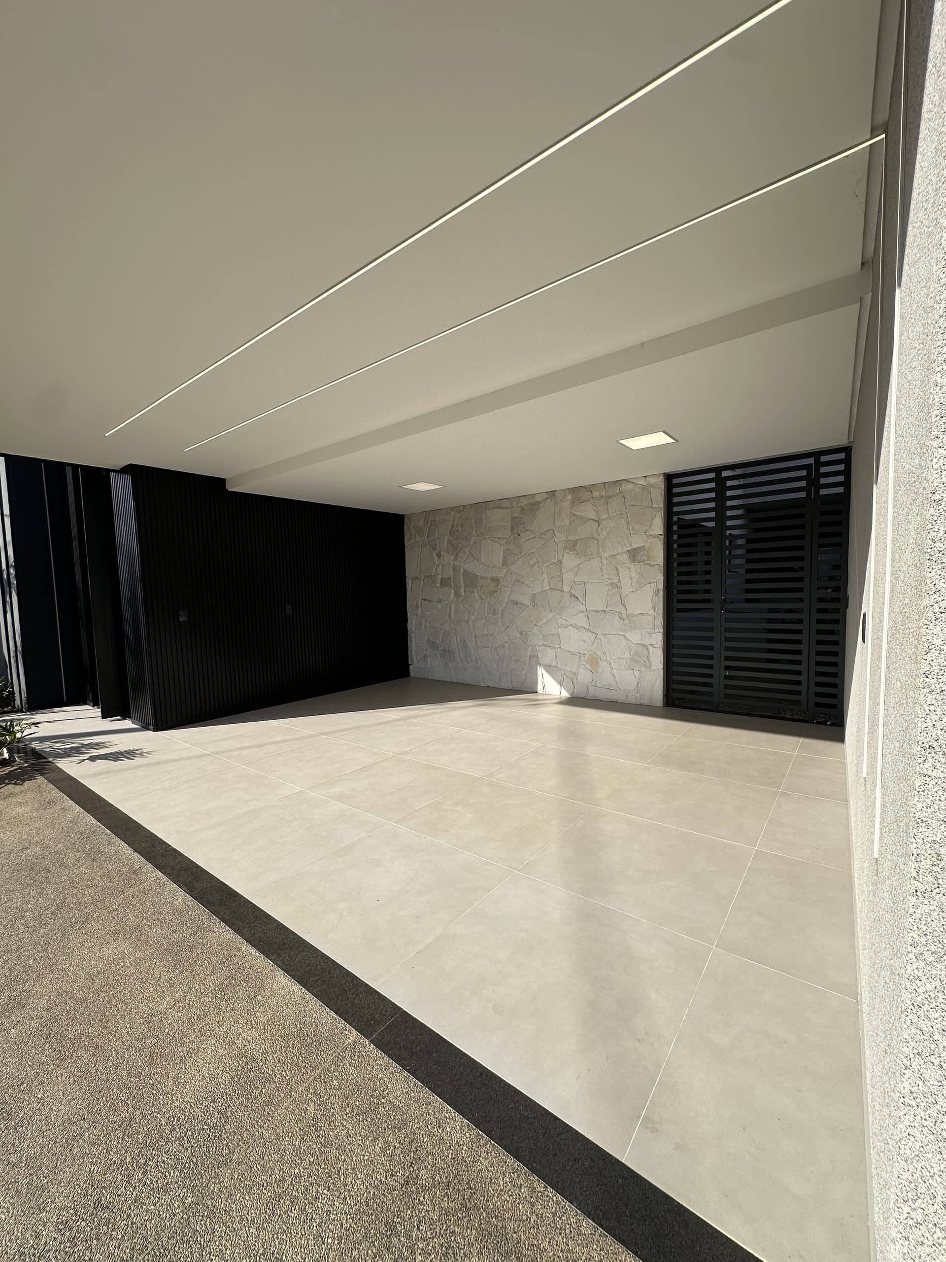 Lindo Sobrado Jardins Capri 4 suítes plenas uma térrea