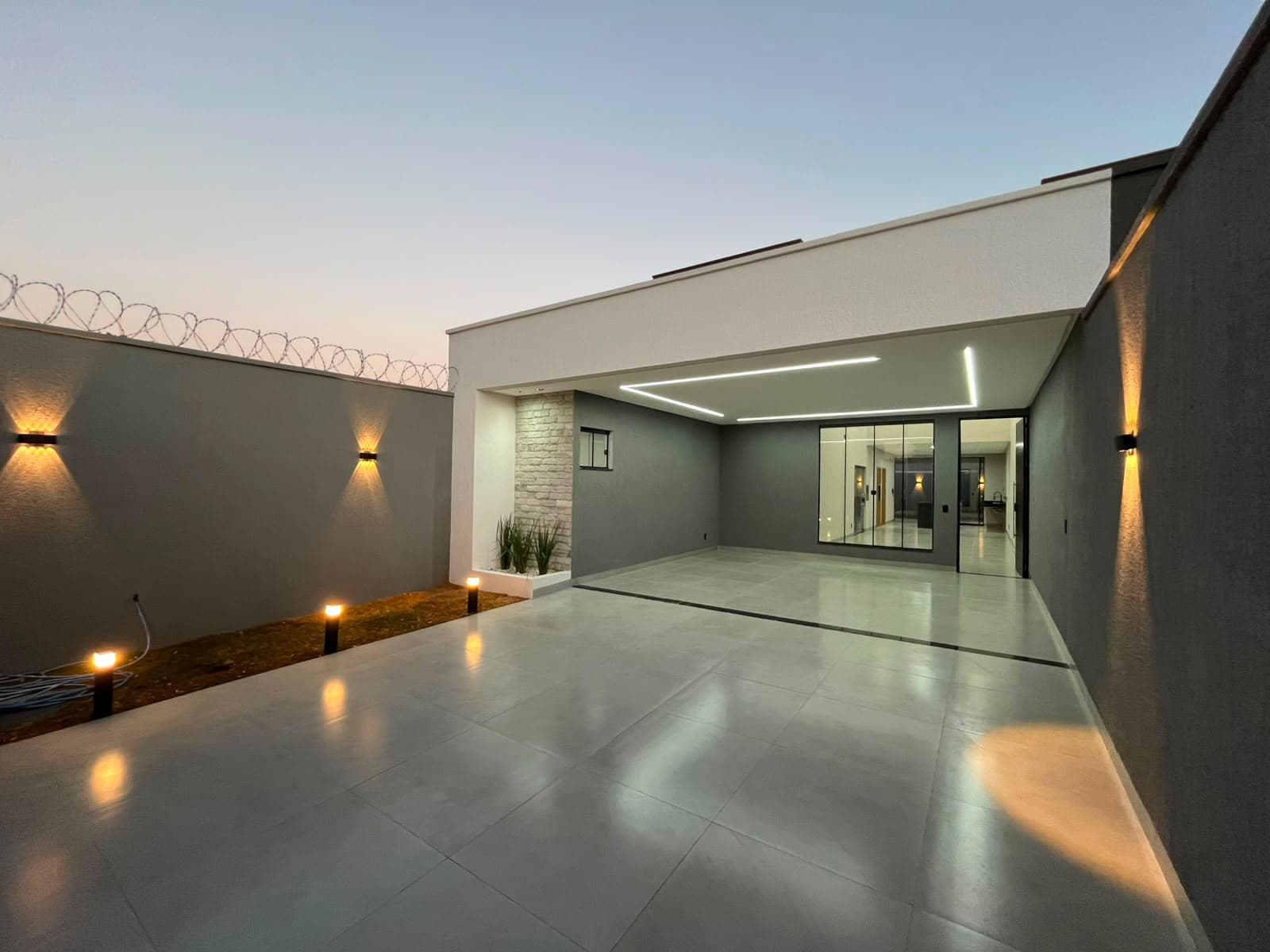 Linda Casa Nova três suites plenas João Braz com piscina aquecida e cascata e espaço gourmet pronta pra morar
