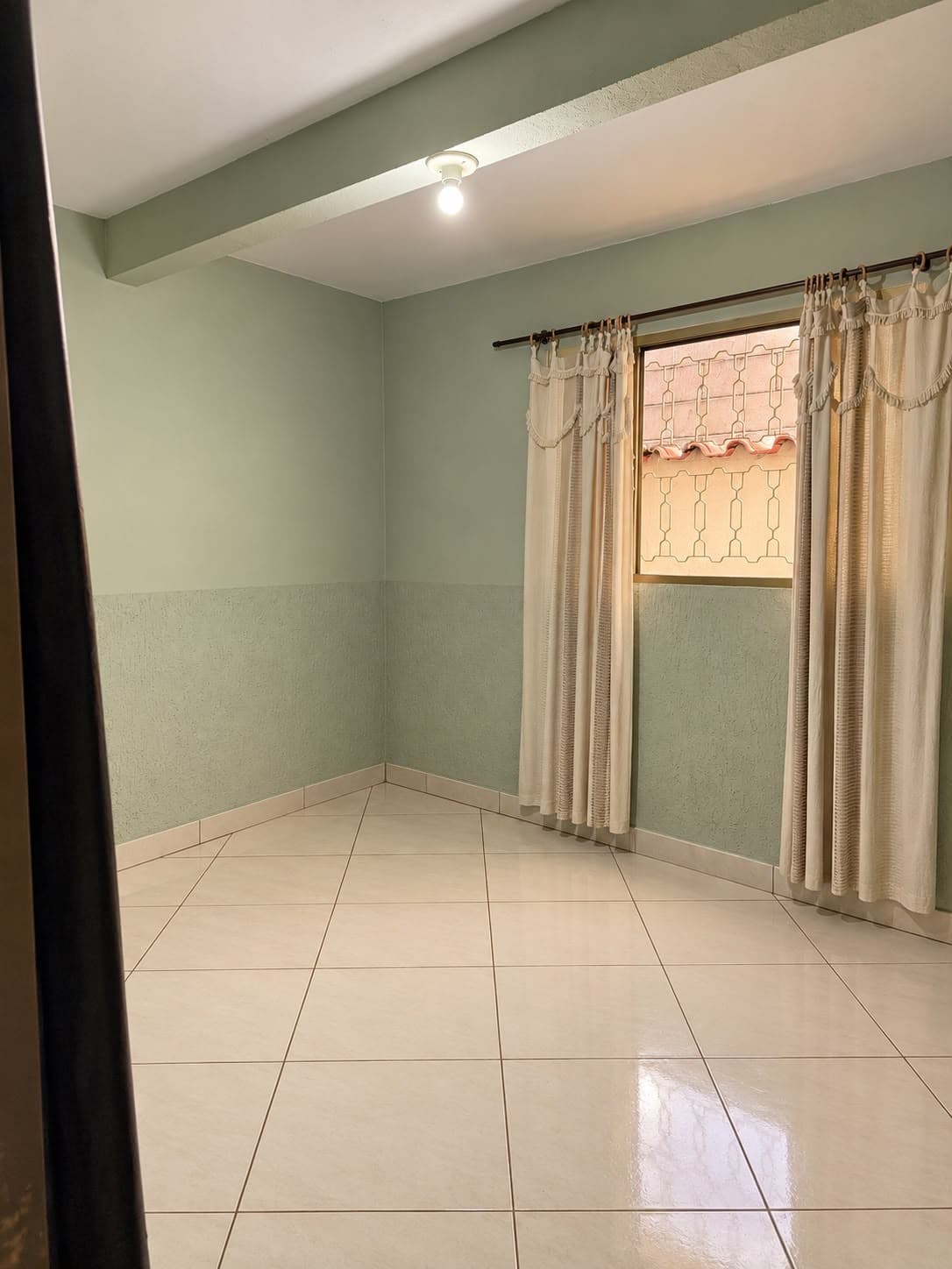 4 CASAS Á VENDA EM PIRENÓPOLIS - TODAS ALUGADAS