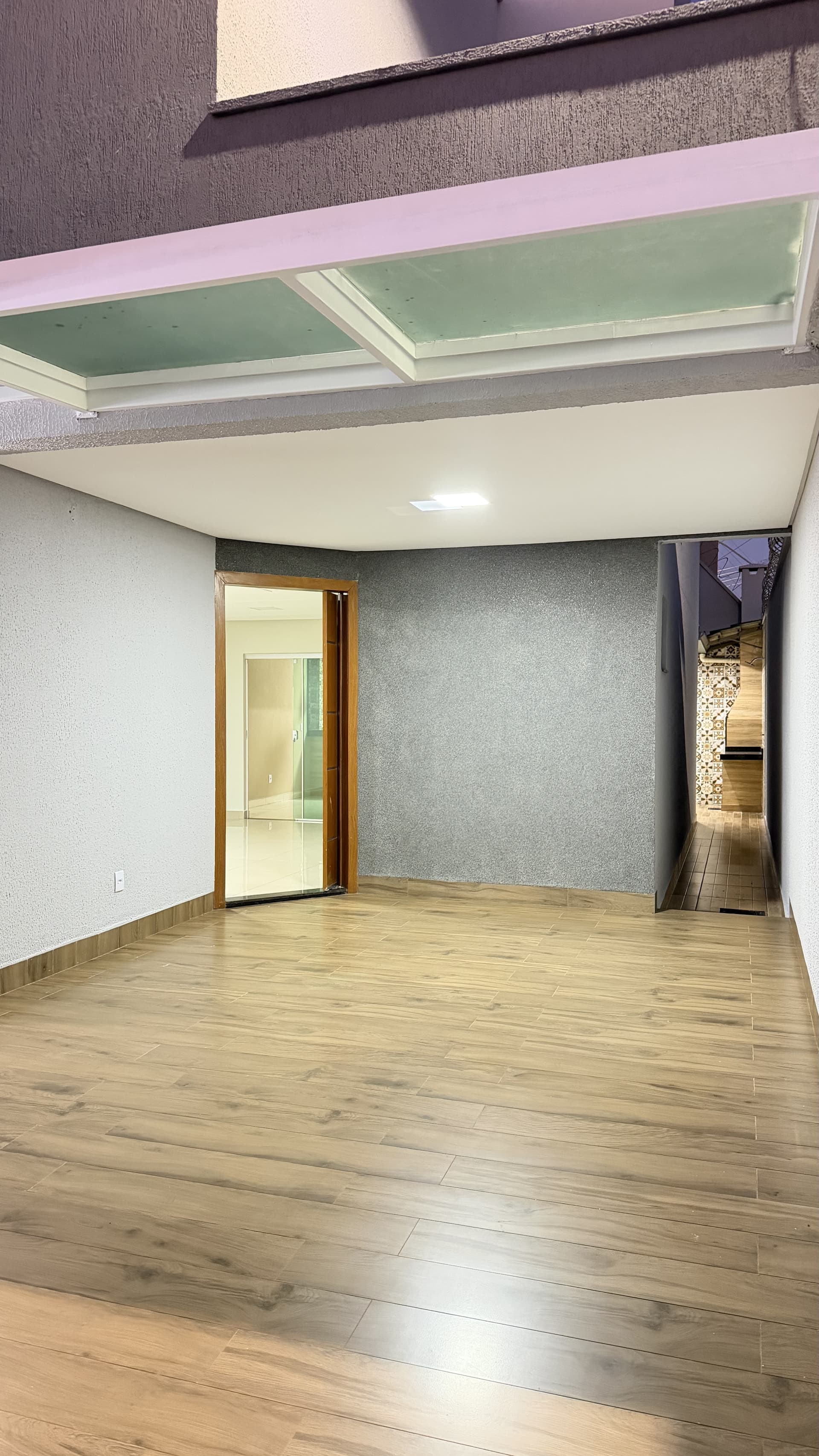 Sobrado três quartos no Setor Faiçalville completa em armários com espaço gourmet pronto pra morar
