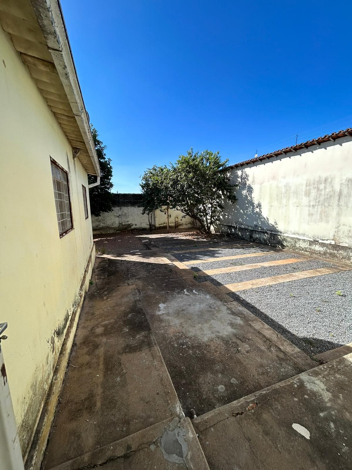 CASA Á VENDA NO JUNDIAÍ - 3 QUARTOS 417m DE TERRENO